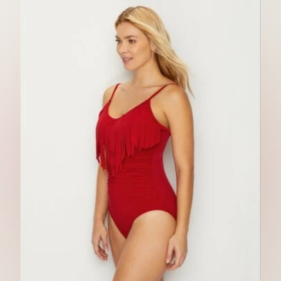 Elegant Red One-Piece Swimsuit - Picture 3 of 4